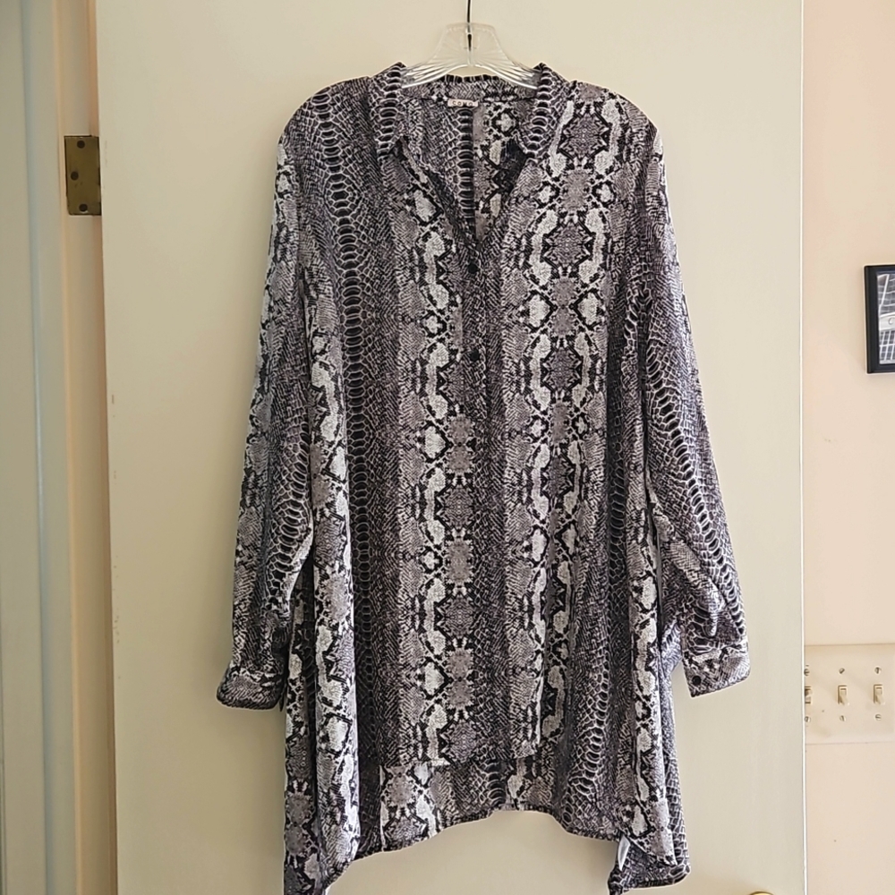 Size 1X tunic lenght blouse